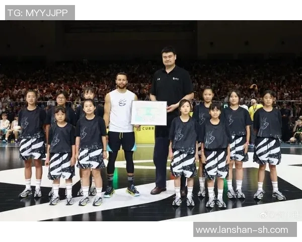 姚明与比尔拉塞尔的篮球传奇对比与启示