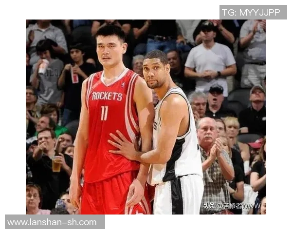 姚明与比卢普斯联手共创辉煌时刻的篮球传奇故事 姚明与比卢普斯联手共创辉煌时刻的篮球传奇故事