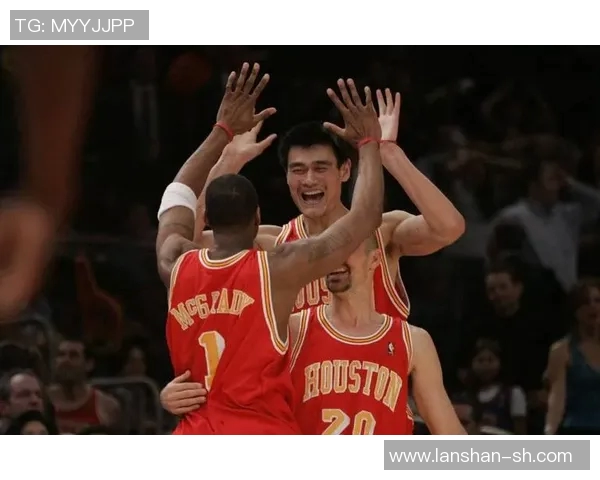 姚明与格林：两位篮球巨星的传奇碰撞与友谊之路