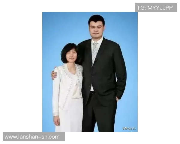 姚明与母亲的深厚情感：从篮球巨星到家庭支柱的温暖故事
