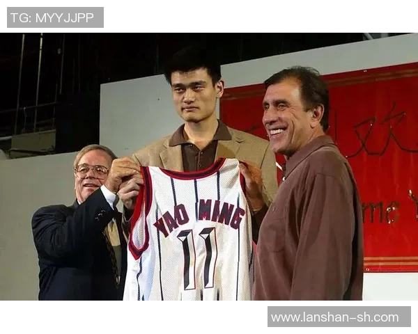 姚明荣誉解说:从篮球巨星到体育文化传播者的辉煌旅程 姚明荣誉解说:从篮球巨星到体育文化传播者的辉煌旅程