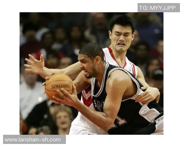 邓肯如何在防守中破解姚明的进攻技巧与战术分析 邓肯如何在防守中破解姚明的进攻技巧与战术分析