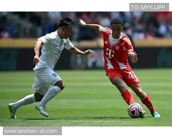 足球明星在社交媒体上分享的精彩瞬间与幕后故事的视觉盛宴