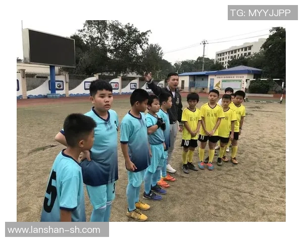 灵璧一中足球明星的成长之路与梦想追逐的精彩故事 灵璧一中足球明星的成长之路与梦想追逐的精彩故事