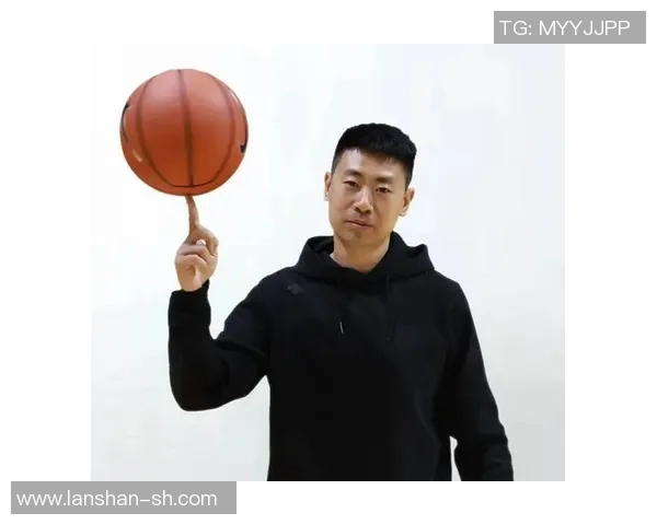 明星篮球教练亲自开馆教学视频带你领略篮球魅力与技巧的完美结合 明星篮球教练亲自开馆教学视频带你领略篮球魅力与技巧的完美结合